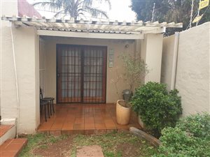 1 Bed Garden Cottage in Westdene