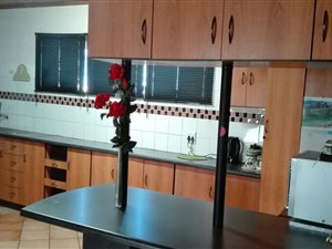 4 Bed House in Stefanopark