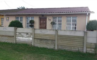 2 Bedroom House in Uitenhage Central
