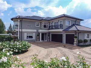 4 Bed House in Helderwyk