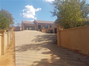 3 Bed Townhouse in Kameeldrift East