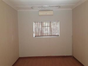 390 m² Commercial space in Arboretum