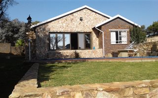 4 Bedroom House in Constantia Kloof