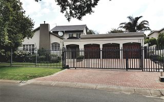 4 Bedroom House in Alphen Park