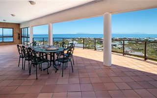 5 Bedroom House in Rooi Els