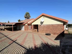 3 Bed House in Fichardtpark