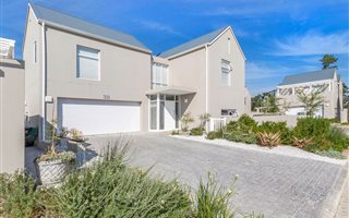 3 Bedroom House in Somerset Lakes
