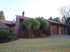 4 Bed House in Zwartkop