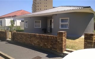 2 Bedroom House in Strand South