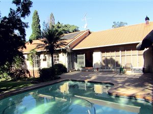4 Bed House in Moreleta Park