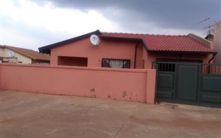 3 Bedroom House in Chiawelo