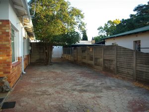 4 Bed House in Eloffsdal