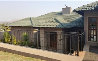 3 Bedroom House in Kosmos Ridge