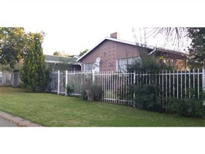 5 Bed House in Suidrand
