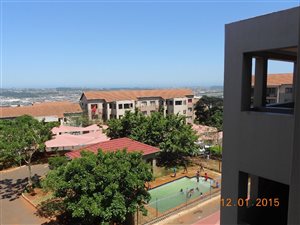 2 Bed Flat in Montclair
