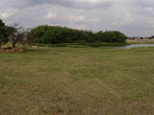 8400 m² Land available in Bredell AH