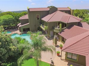 9 Bedroom House in Raslouw AH