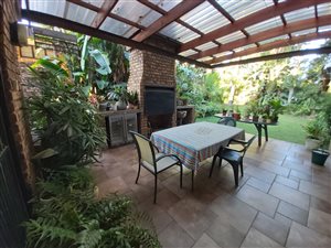4 Bed Townhouse in Lynnwood Glen