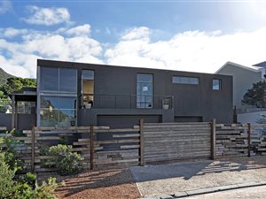 4 Bed House in Kronenzicht