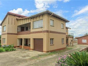 13 Bedroom House in Mountain Rise