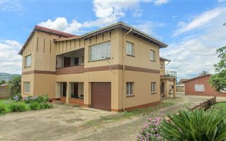 13 Bedroom House in Mountain Rise