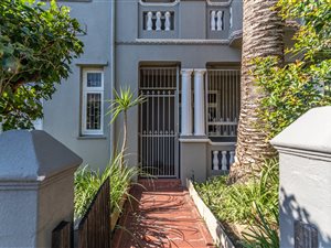 2 Bed Apartment in Vredehoek