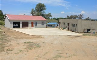 8816 m² Land available in Farmall