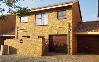 3 Bedroom Duplex in Willowbrook