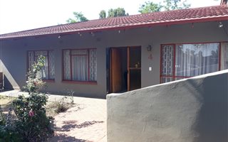 6 Bedroom House in Wychwood