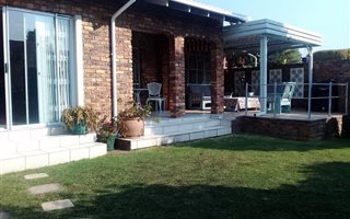 3 Bedroom Townhouse in Elma Park