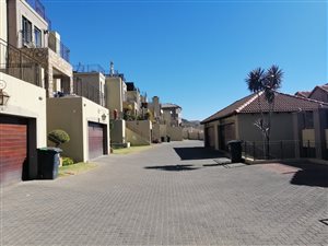 3 Bed Apartment in Constantia Kloof
