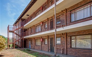 2 Bedroom Apartment in Vereeniging Central