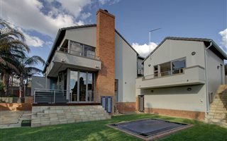 4 Bedroom House in Waterkloof Ridge