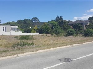 730 m² Land available in Seaside Longships