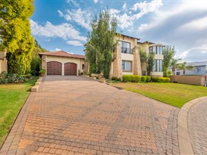 3 Bed House in Ruimsig Country Estate