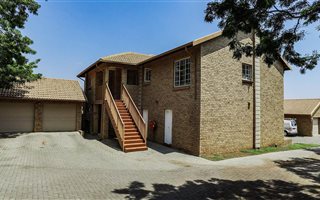 2 Bedroom Townhouse in Magalieskruin