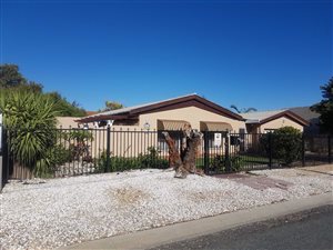 4 Bed House in Worcester West