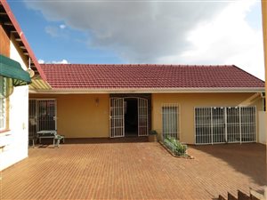 4 Bed House in Dewetshof