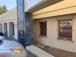 350 m² Commercial space in Randpark Ridge