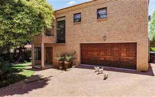4 Bedroom House in Ninapark