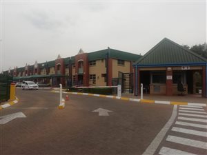 415 m² Commercial space in Lynnwood Manor