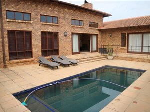 3 Bed House in White River Country Estate