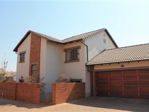 3 Bed Townhouse in Eldoraigne