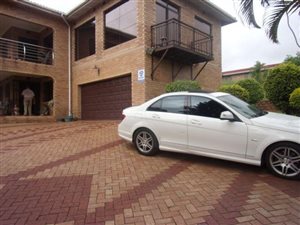 6 Bedroom House in Woodhaven