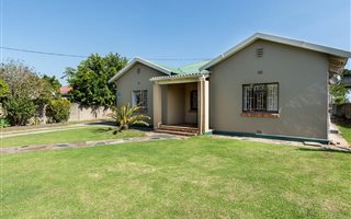 4 Bedroom House in Bergsig