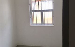 Bachelor apartment in Berea