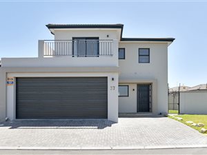 3 Bed House in Parklands East