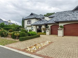 4 Bed House in Pearl Valley
