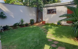 2 Bedroom Garden Cottage in Brooklyn