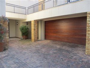 5 Bed House in Morningside Manor